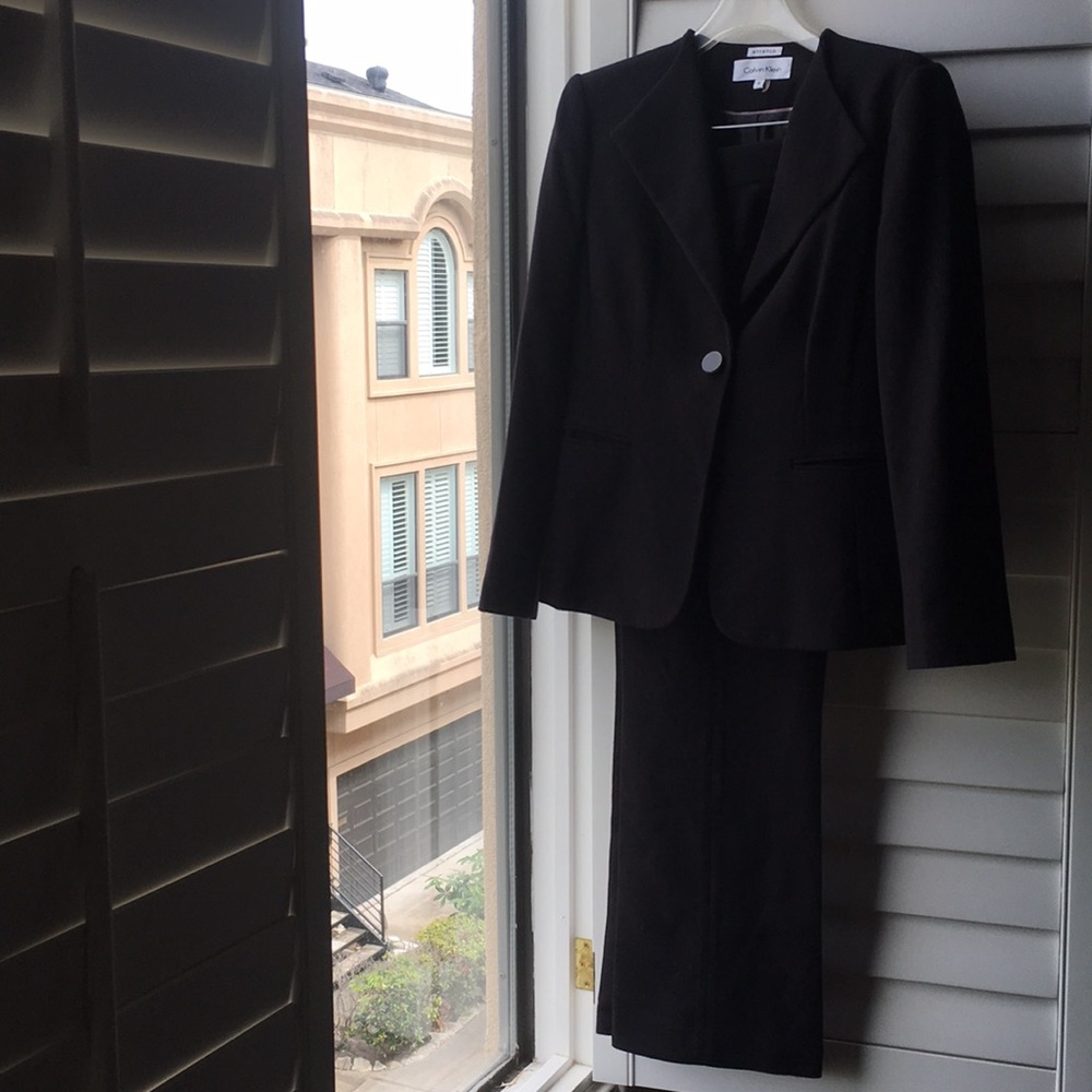 Black stretch Calvin Klein women’s pant suit